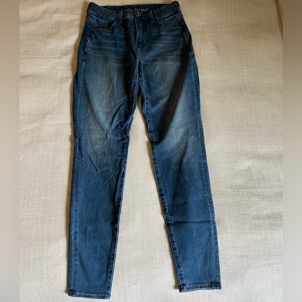 NWOT American Eagle curvy fit high waisted medium wash denim skinny  jean size 4